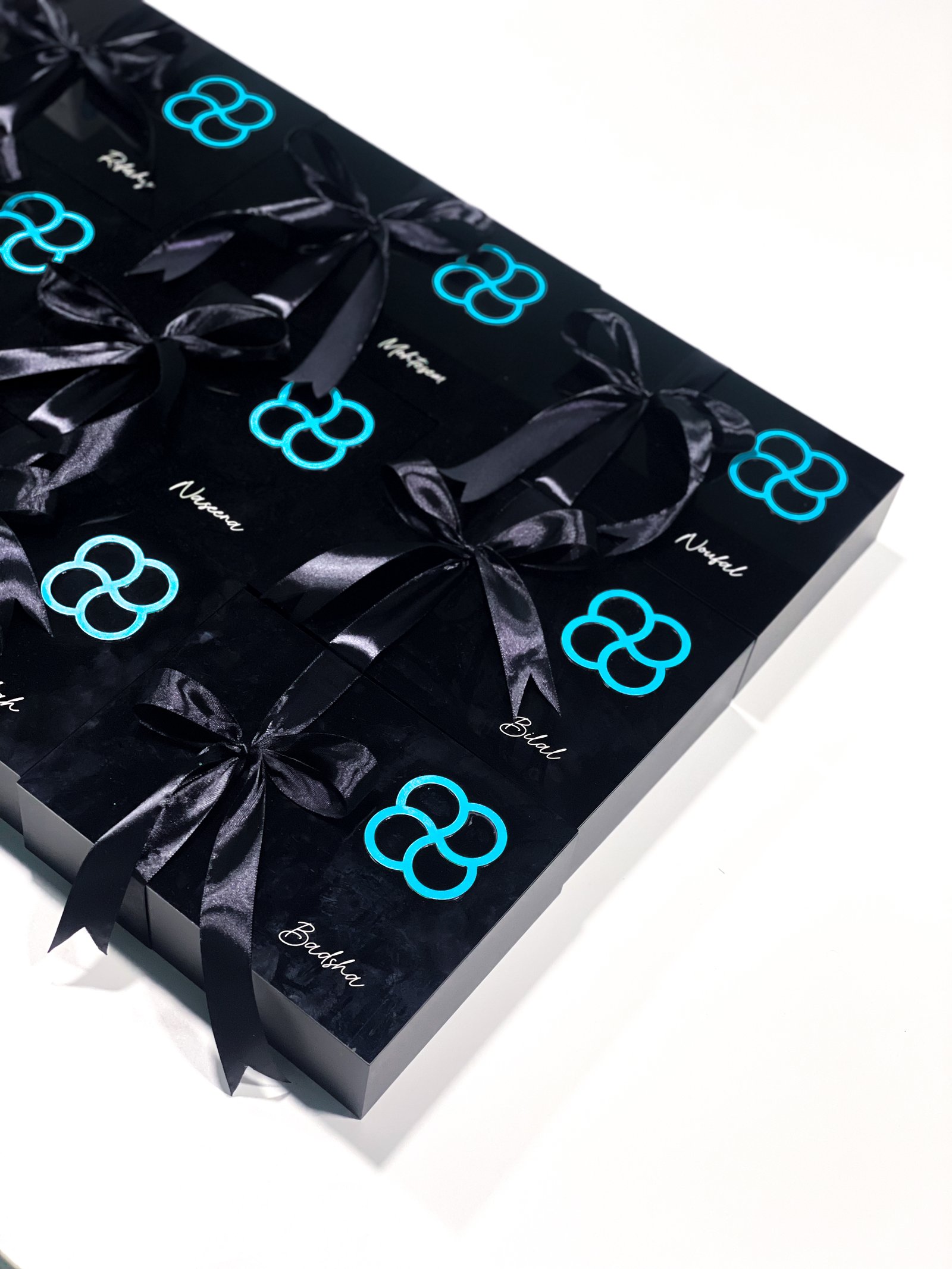 custom-acrylic-box-abu-dhabi